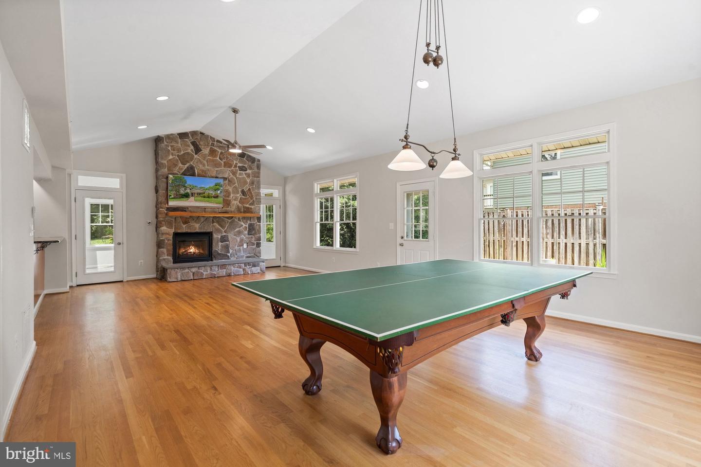 9750 VALE RD NW, VIENNA, Virginia 22181, 5 Bedrooms Bedrooms, ,3 BathroomsBathrooms,Residential,For sale,9750 VALE RD NW,VAFX2253168 MLS # VAFX2253168