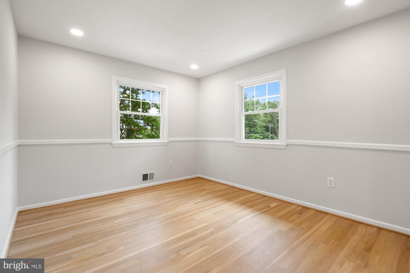 9750 VALE RD NW, VIENNA, Virginia 22181, 5 Bedrooms Bedrooms, ,3 BathroomsBathrooms,Residential,For sale,9750 VALE RD NW,VAFX2253168 MLS # VAFX2253168