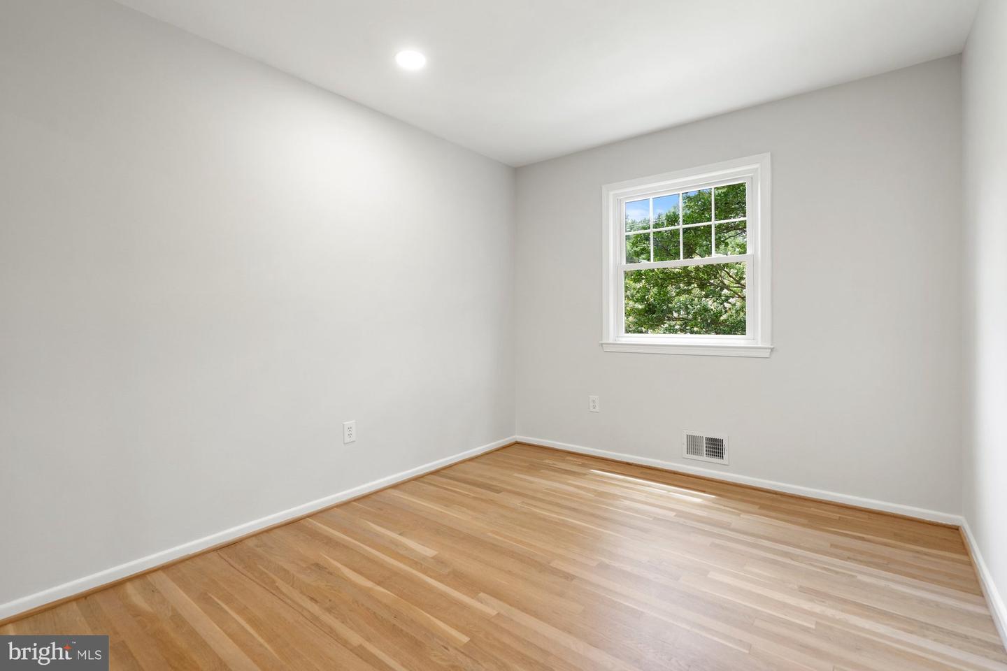 9750 VALE RD NW, VIENNA, Virginia 22181, 5 Bedrooms Bedrooms, ,3 BathroomsBathrooms,Residential,For sale,9750 VALE RD NW,VAFX2253168 MLS # VAFX2253168