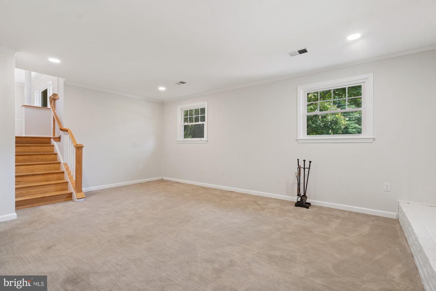 9750 VALE RD NW, VIENNA, Virginia 22181, 5 Bedrooms Bedrooms, ,3 BathroomsBathrooms,Residential,For sale,9750 VALE RD NW,VAFX2253168 MLS # VAFX2253168