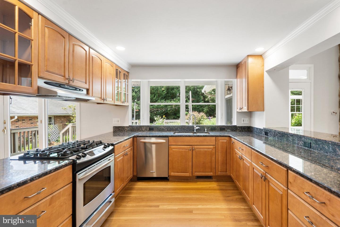 9750 VALE RD NW, VIENNA, Virginia 22181, 5 Bedrooms Bedrooms, ,3 BathroomsBathrooms,Residential,For sale,9750 VALE RD NW,VAFX2253168 MLS # VAFX2253168