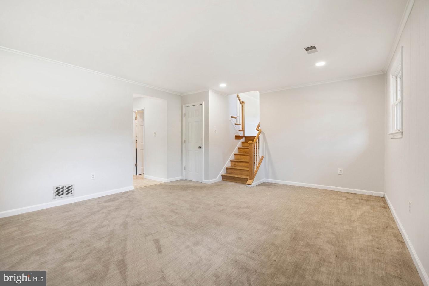 9750 VALE RD NW, VIENNA, Virginia 22181, 5 Bedrooms Bedrooms, ,3 BathroomsBathrooms,Residential,For sale,9750 VALE RD NW,VAFX2253168 MLS # VAFX2253168