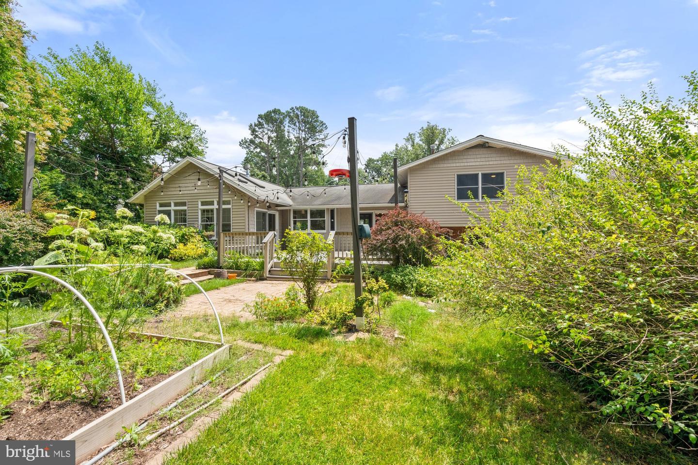 9750 VALE RD NW, VIENNA, Virginia 22181, 5 Bedrooms Bedrooms, ,3 BathroomsBathrooms,Residential,For sale,9750 VALE RD NW,VAFX2253168 MLS # VAFX2253168
