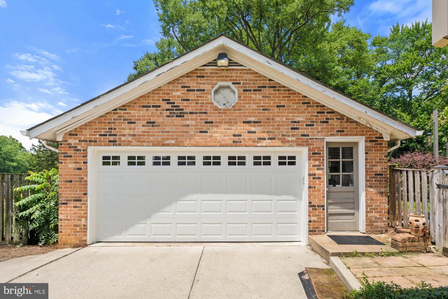 9750 VALE RD NW, VIENNA, Virginia 22181, 5 Bedrooms Bedrooms, ,3 BathroomsBathrooms,Residential,For sale,9750 VALE RD NW,VAFX2253168 MLS # VAFX2253168