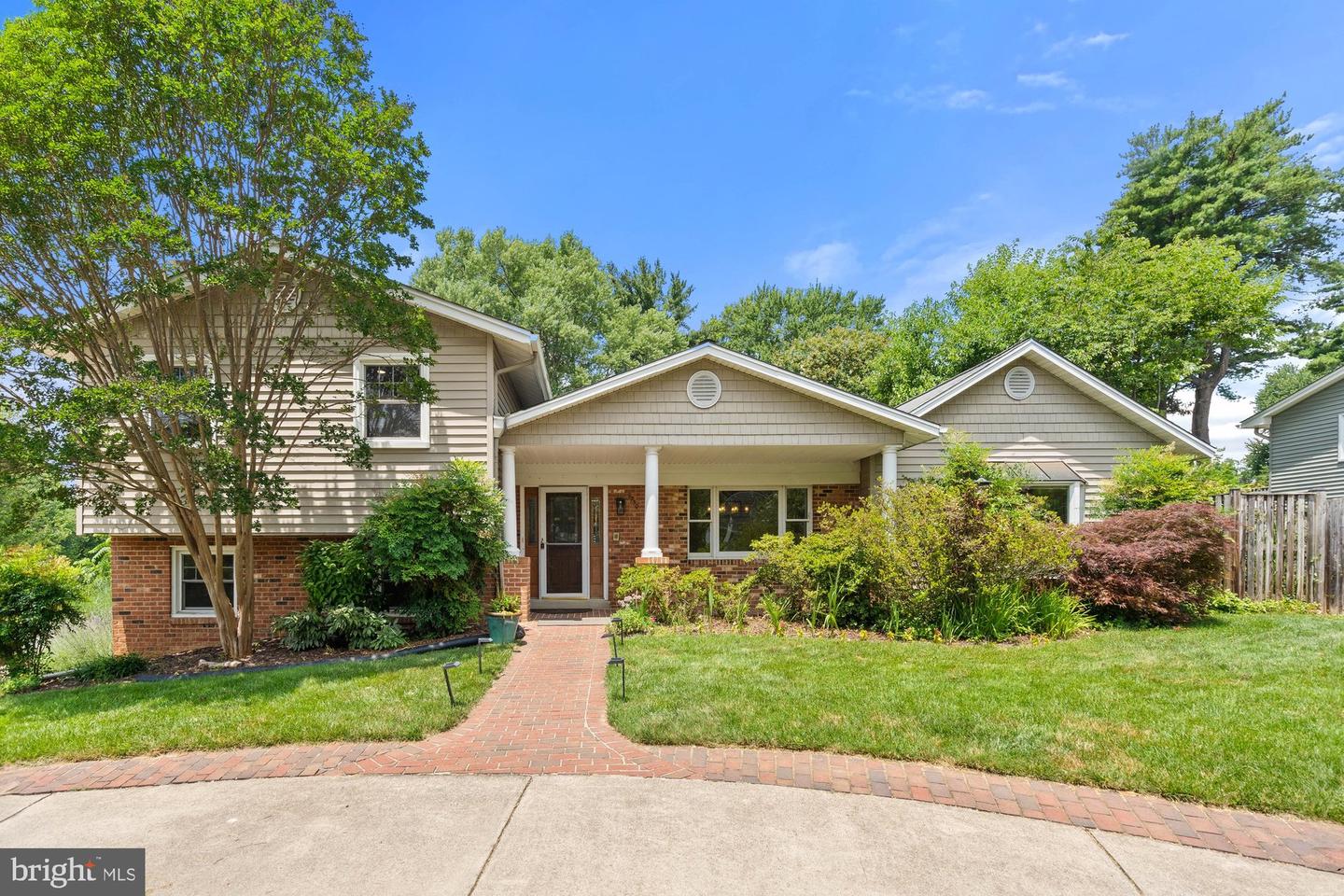 9750 VALE RD NW, VIENNA, Virginia 22181, 5 Bedrooms Bedrooms, ,3 BathroomsBathrooms,Residential,For sale,9750 VALE RD NW,VAFX2253168 MLS # VAFX2253168