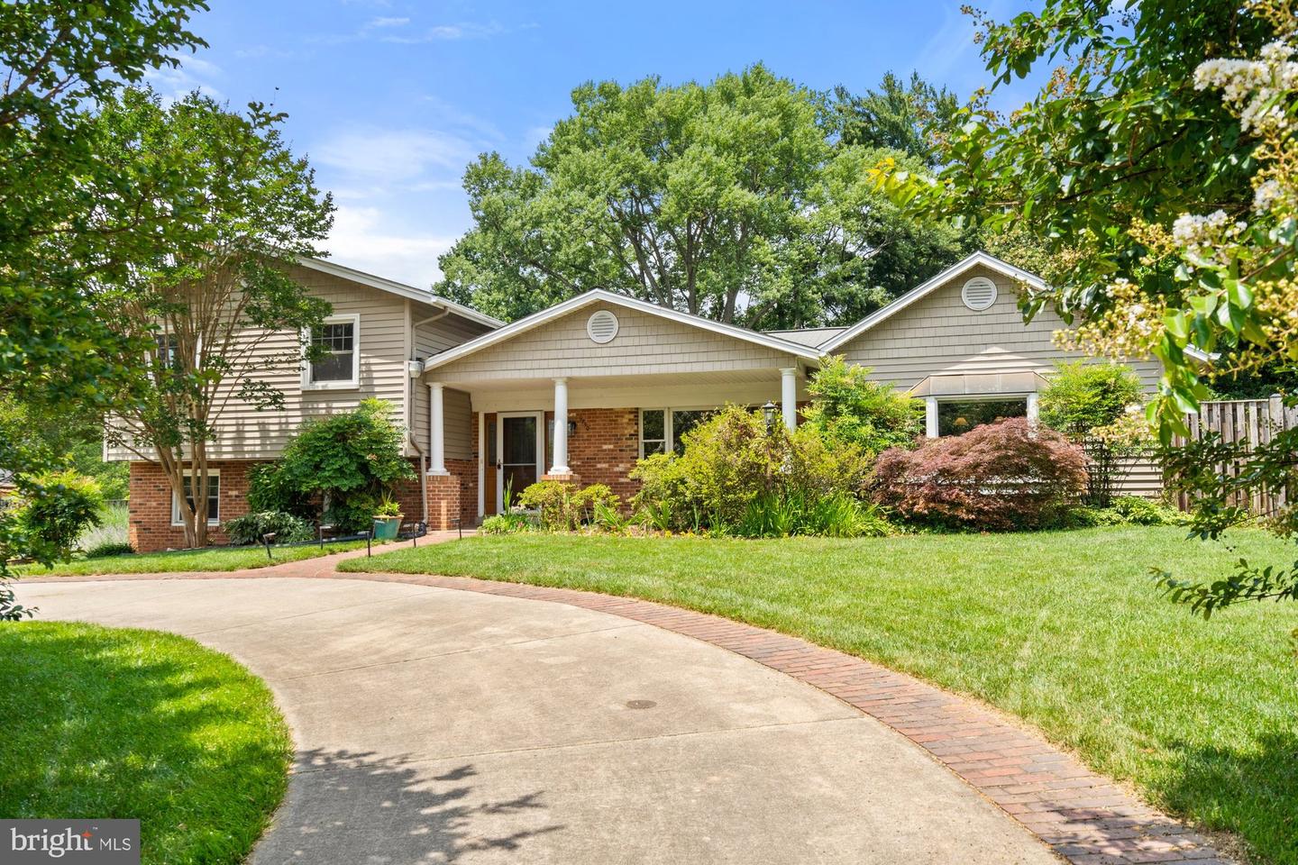 9750 VALE RD NW, VIENNA, Virginia 22181, 5 Bedrooms Bedrooms, ,3 BathroomsBathrooms,Residential,For sale,9750 VALE RD NW,VAFX2253168 MLS # VAFX2253168