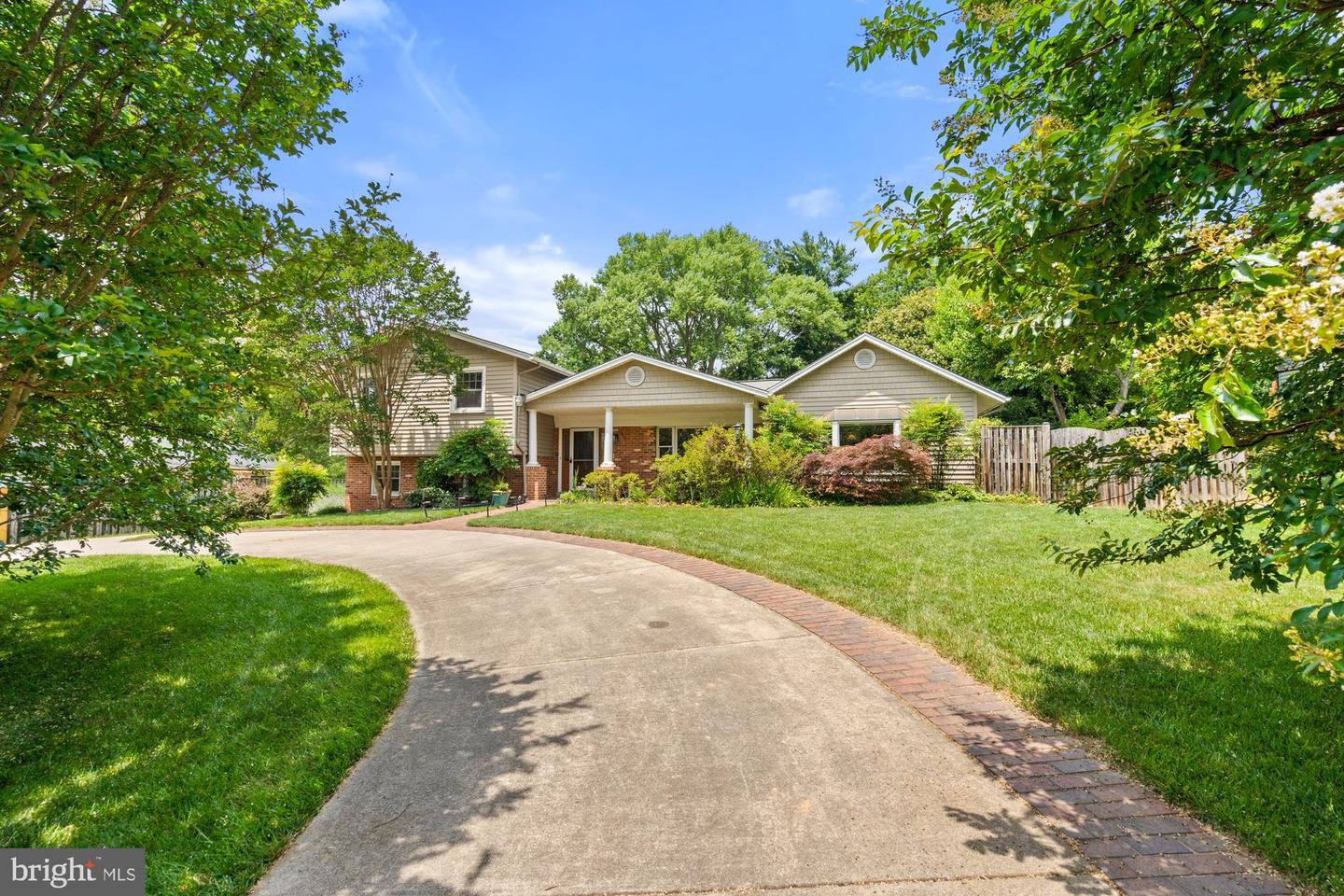 9750 VALE RD NW, VIENNA, Virginia 22181, 5 Bedrooms Bedrooms, ,3 BathroomsBathrooms,Residential,For sale,9750 VALE RD NW,VAFX2253168 MLS # VAFX2253168