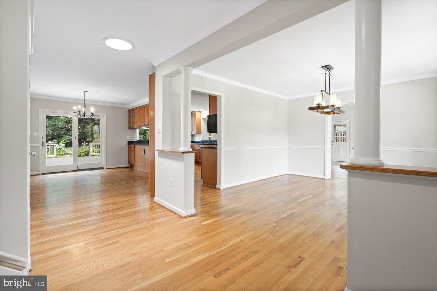 9750 VALE RD NW, VIENNA, Virginia 22181, 5 Bedrooms Bedrooms, ,3 BathroomsBathrooms,Residential,For sale,9750 VALE RD NW,VAFX2253168 MLS # VAFX2253168