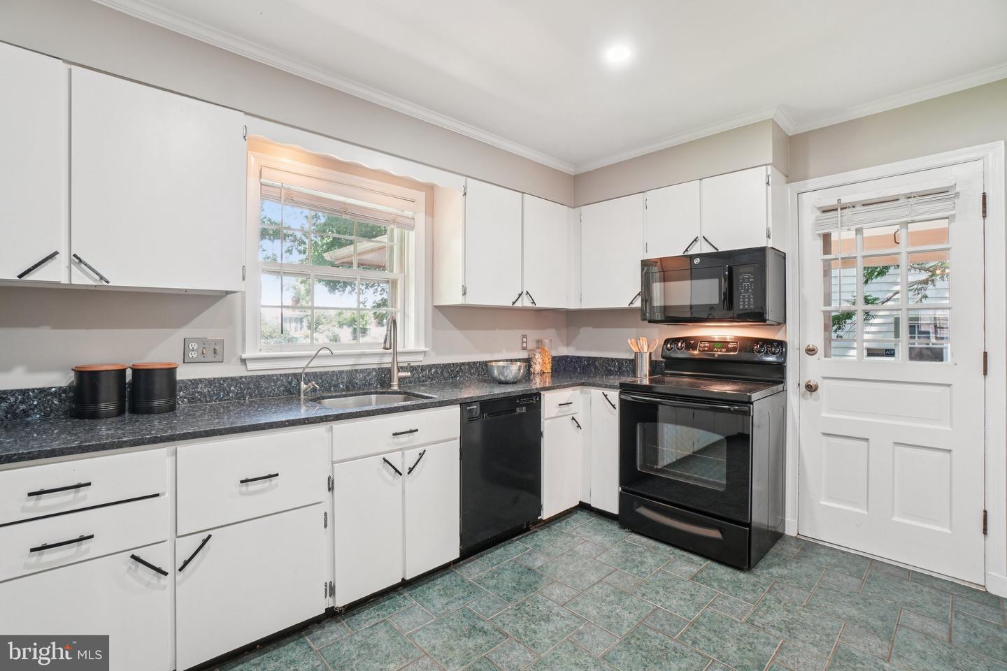 2647 S KENT ST, ARLINGTON, Virginia 22202, 4 Bedrooms Bedrooms, ,3 BathroomsBathrooms,Residential,For sale,2647 S KENT ST,VAAR2060154 MLS # VAAR2060154