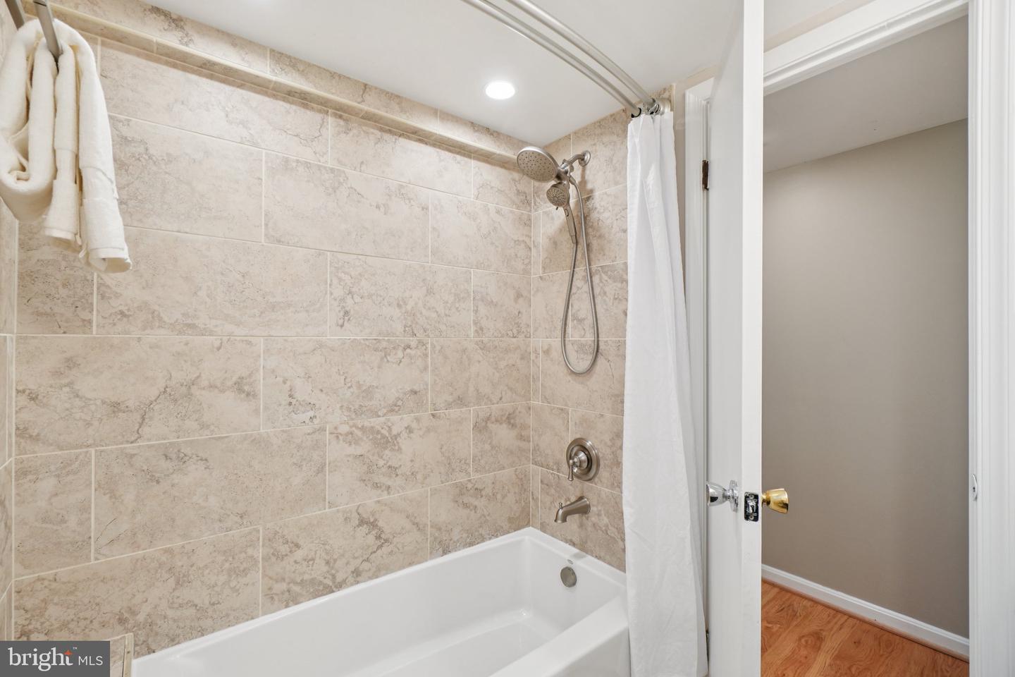 2647 S KENT ST, ARLINGTON, Virginia 22202, 4 Bedrooms Bedrooms, ,3 BathroomsBathrooms,Residential,For sale,2647 S KENT ST,VAAR2060154 MLS # VAAR2060154
