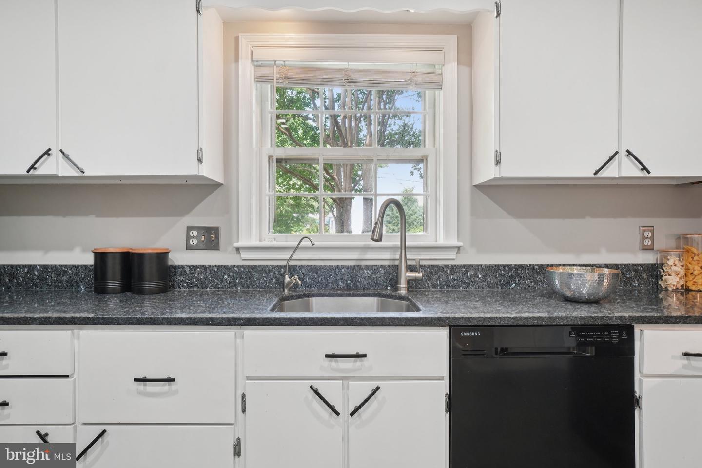 2647 S KENT ST, ARLINGTON, Virginia 22202, 4 Bedrooms Bedrooms, ,3 BathroomsBathrooms,Residential,For sale,2647 S KENT ST,VAAR2060154 MLS # VAAR2060154