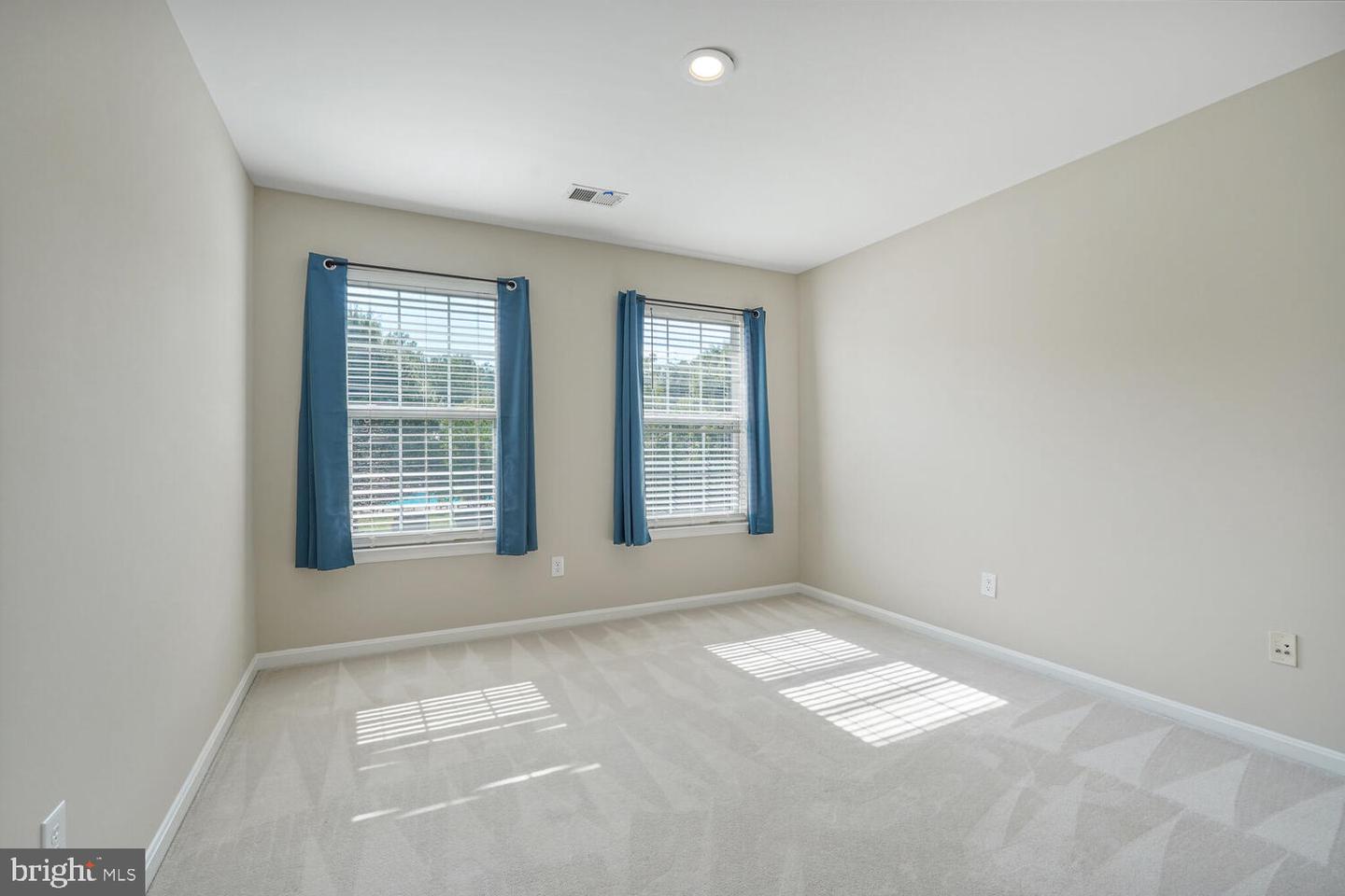 5223 DAYBREAK LN, WOODBRIDGE, Virginia 22193, 6 Bedrooms Bedrooms, ,3 BathroomsBathrooms,Residential,For sale,5223 DAYBREAK LN,VAPW2098618 MLS # VAPW2098618