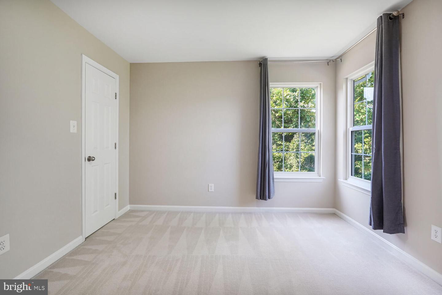 5223 DAYBREAK LN, WOODBRIDGE, Virginia 22193, 6 Bedrooms Bedrooms, ,3 BathroomsBathrooms,Residential,For sale,5223 DAYBREAK LN,VAPW2098618 MLS # VAPW2098618