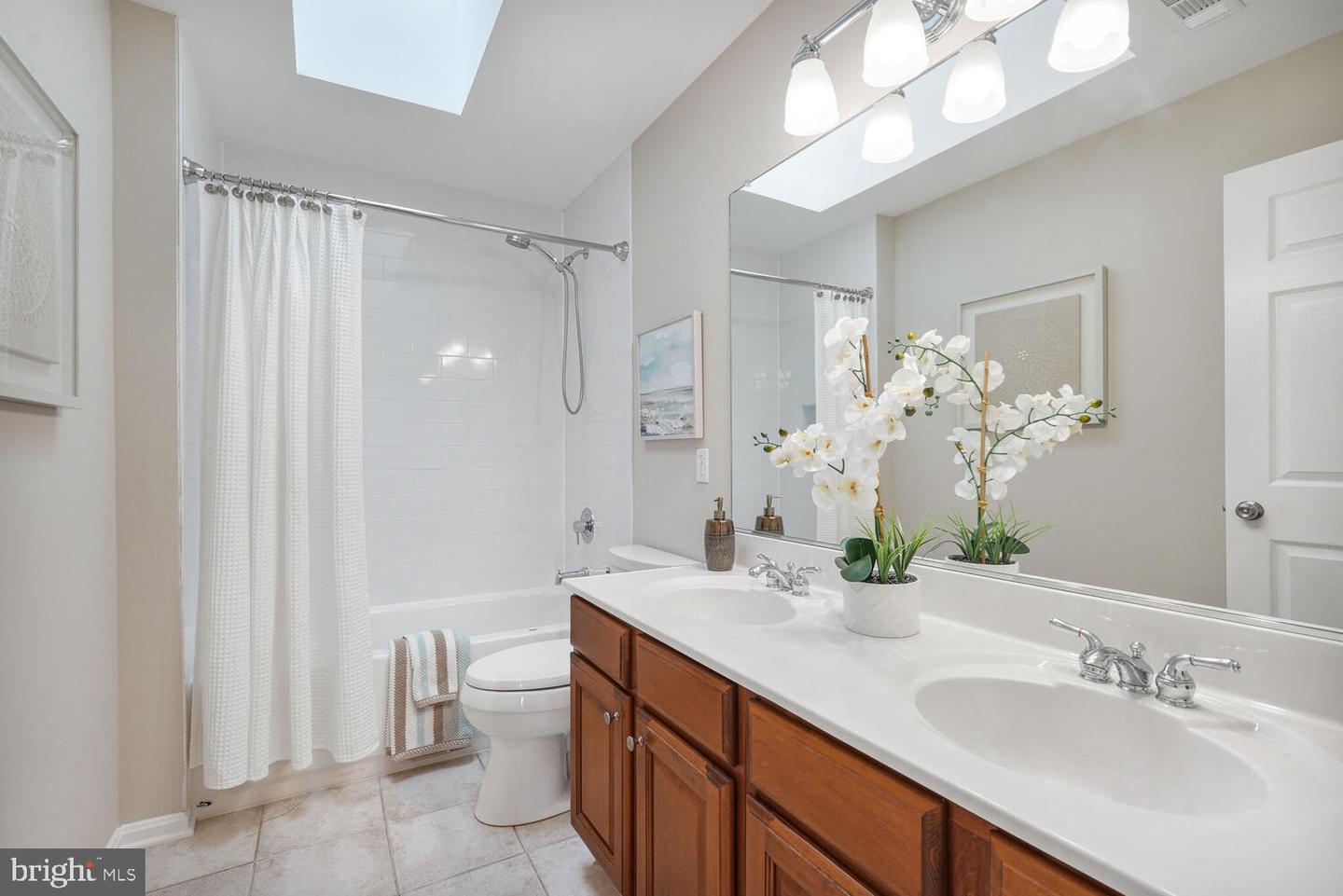 5223 DAYBREAK LN, WOODBRIDGE, Virginia 22193, 6 Bedrooms Bedrooms, ,3 BathroomsBathrooms,Residential,For sale,5223 DAYBREAK LN,VAPW2098618 MLS # VAPW2098618