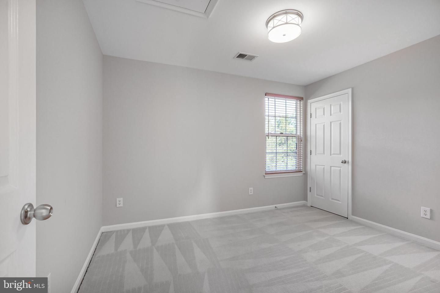 5223 DAYBREAK LN, WOODBRIDGE, Virginia 22193, 6 Bedrooms Bedrooms, ,3 BathroomsBathrooms,Residential,For sale,5223 DAYBREAK LN,VAPW2098618 MLS # VAPW2098618