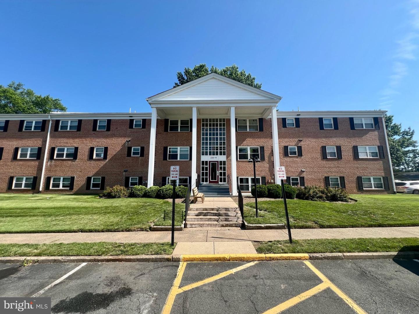 120-4 WASHINGTON ST NE #7, LEESBURG, Virginia 20176, 2 Bedrooms Bedrooms, ,1 BathroomBathrooms,Residential,For sale,120-4 WASHINGTON ST NE #7,VALO2101202 MLS # VALO2101202
