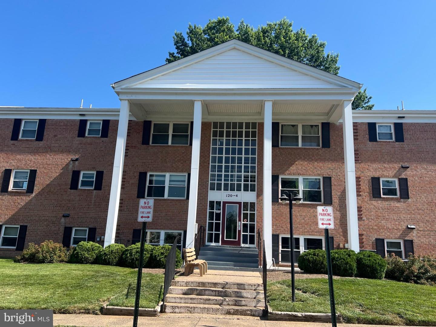 120-4 WASHINGTON ST NE #7, LEESBURG, Virginia 20176, 2 Bedrooms Bedrooms, ,1 BathroomBathrooms,Residential,For sale,120-4 WASHINGTON ST NE #7,VALO2101202 MLS # VALO2101202