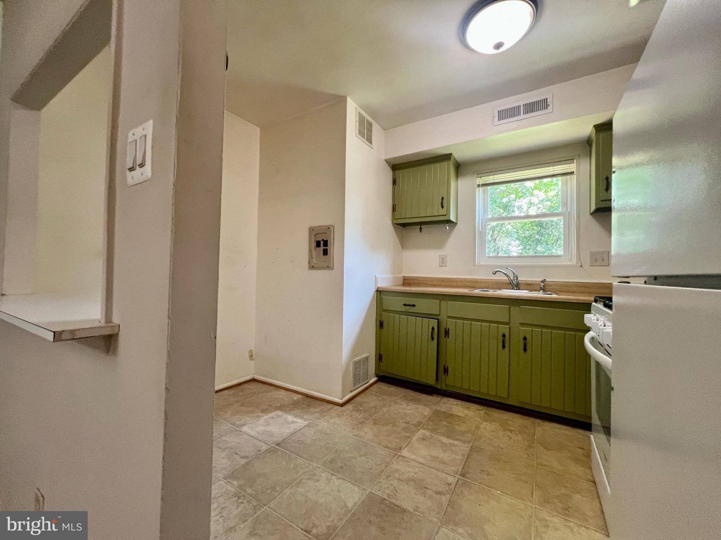 120-4 WASHINGTON ST NE #7, LEESBURG, Virginia 20176, 2 Bedrooms Bedrooms, ,1 BathroomBathrooms,Residential,For sale,120-4 WASHINGTON ST NE #7,VALO2101202 MLS # VALO2101202