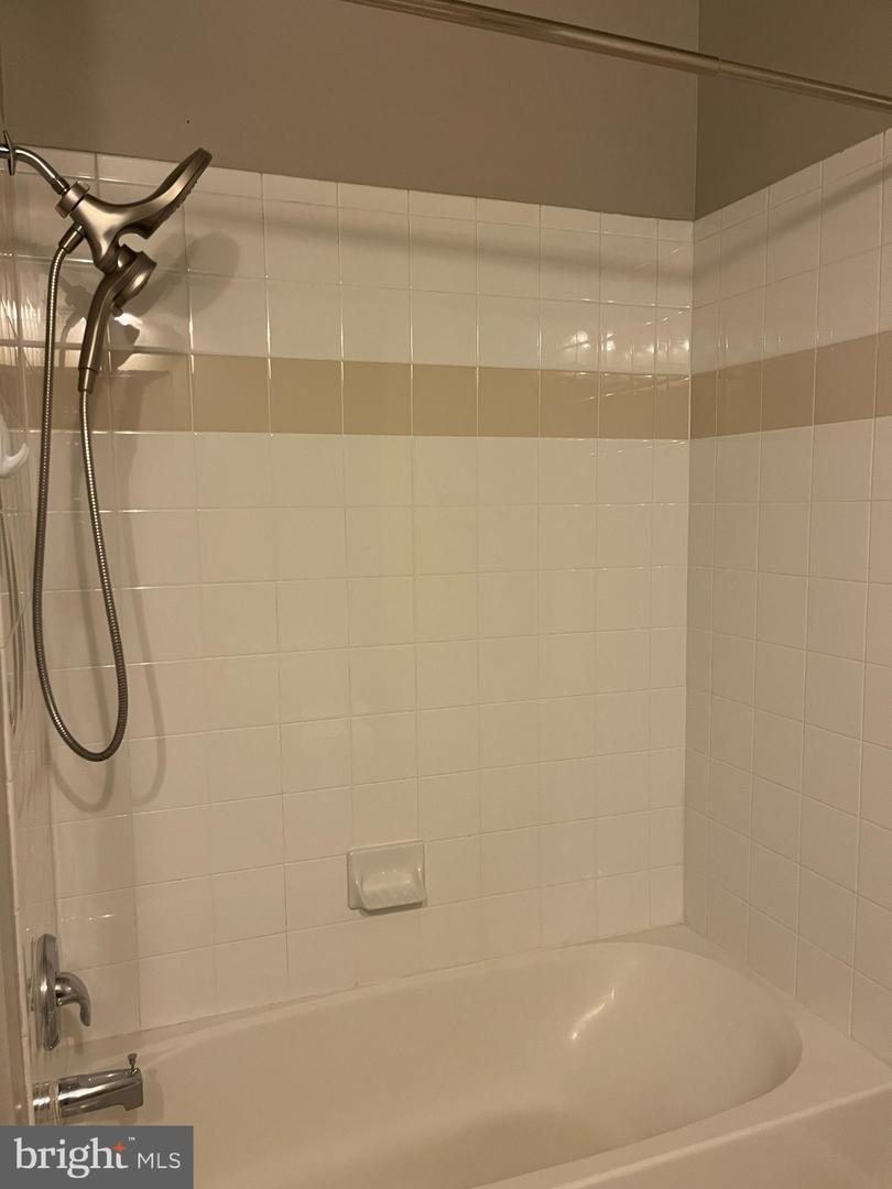 4850 EISENHOWER AVE #427, ALEXANDRIA, Virginia 22304, 2 Bedrooms Bedrooms, ,2 BathroomsBathrooms,Residential,For sale,4850 EISENHOWER AVE #427,VAAX2047198 MLS # VAAX2047198