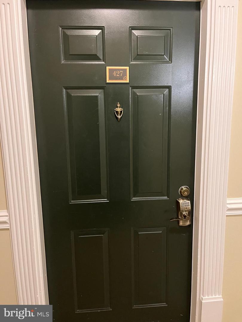 4850 EISENHOWER AVE #427, ALEXANDRIA, Virginia 22304, 2 Bedrooms Bedrooms, ,2 BathroomsBathrooms,Residential,For sale,4850 EISENHOWER AVE #427,VAAX2047198 MLS # VAAX2047198