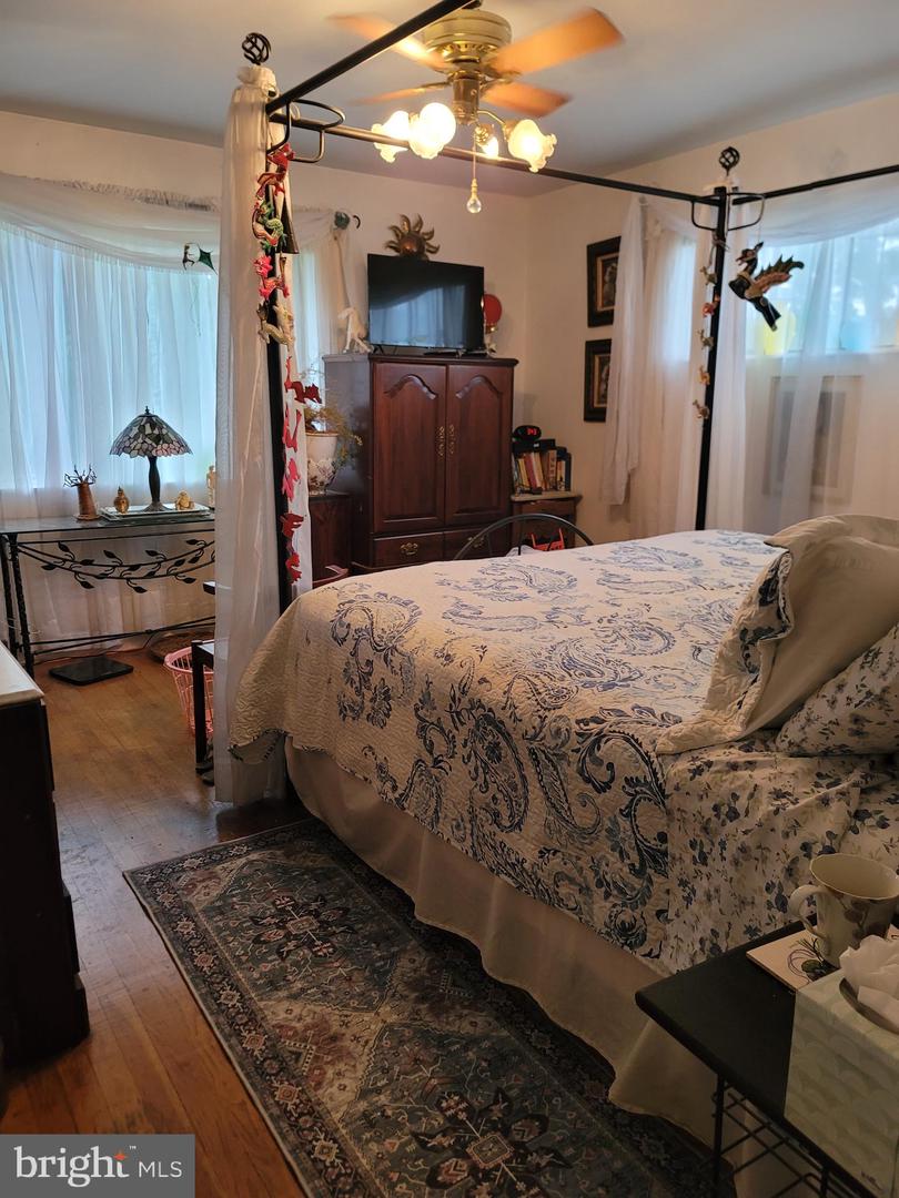 6910 GILBERT ST, SPRINGFIELD, Virginia 22150, 3 Bedrooms Bedrooms, 7 Rooms Rooms,2 BathroomsBathrooms,Residential,For sale,6910 GILBERT ST,VAFX2253464 MLS # VAFX2253464