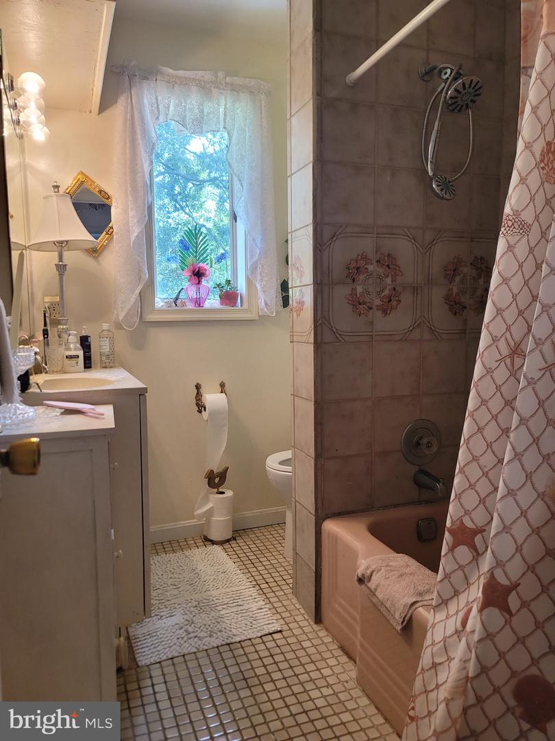 6910 GILBERT ST, SPRINGFIELD, Virginia 22150, 3 Bedrooms Bedrooms, 7 Rooms Rooms,2 BathroomsBathrooms,Residential,For sale,6910 GILBERT ST,VAFX2253464 MLS # VAFX2253464