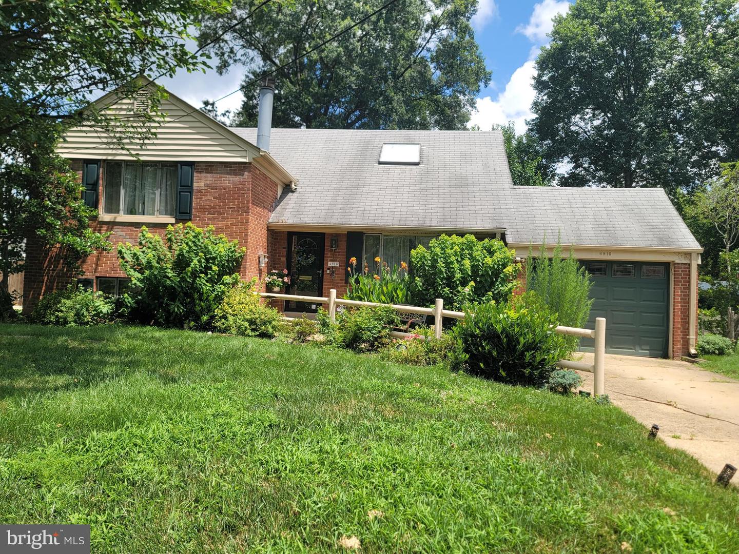6910 GILBERT ST, SPRINGFIELD, Virginia 22150, 3 Bedrooms Bedrooms, 7 Rooms Rooms,2 BathroomsBathrooms,Residential,For sale,6910 GILBERT ST,VAFX2253464 MLS # VAFX2253464