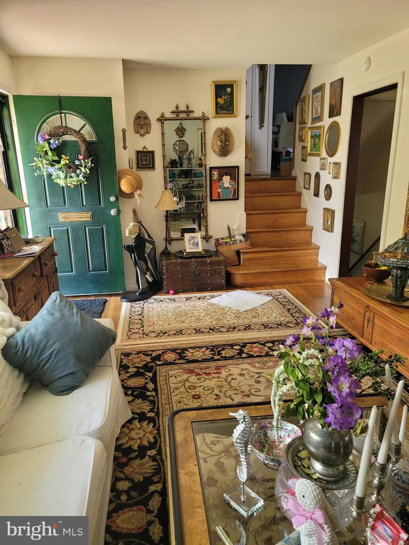 6910 GILBERT ST, SPRINGFIELD, Virginia 22150, 3 Bedrooms Bedrooms, 7 Rooms Rooms,2 BathroomsBathrooms,Residential,For sale,6910 GILBERT ST,VAFX2253464 MLS # VAFX2253464