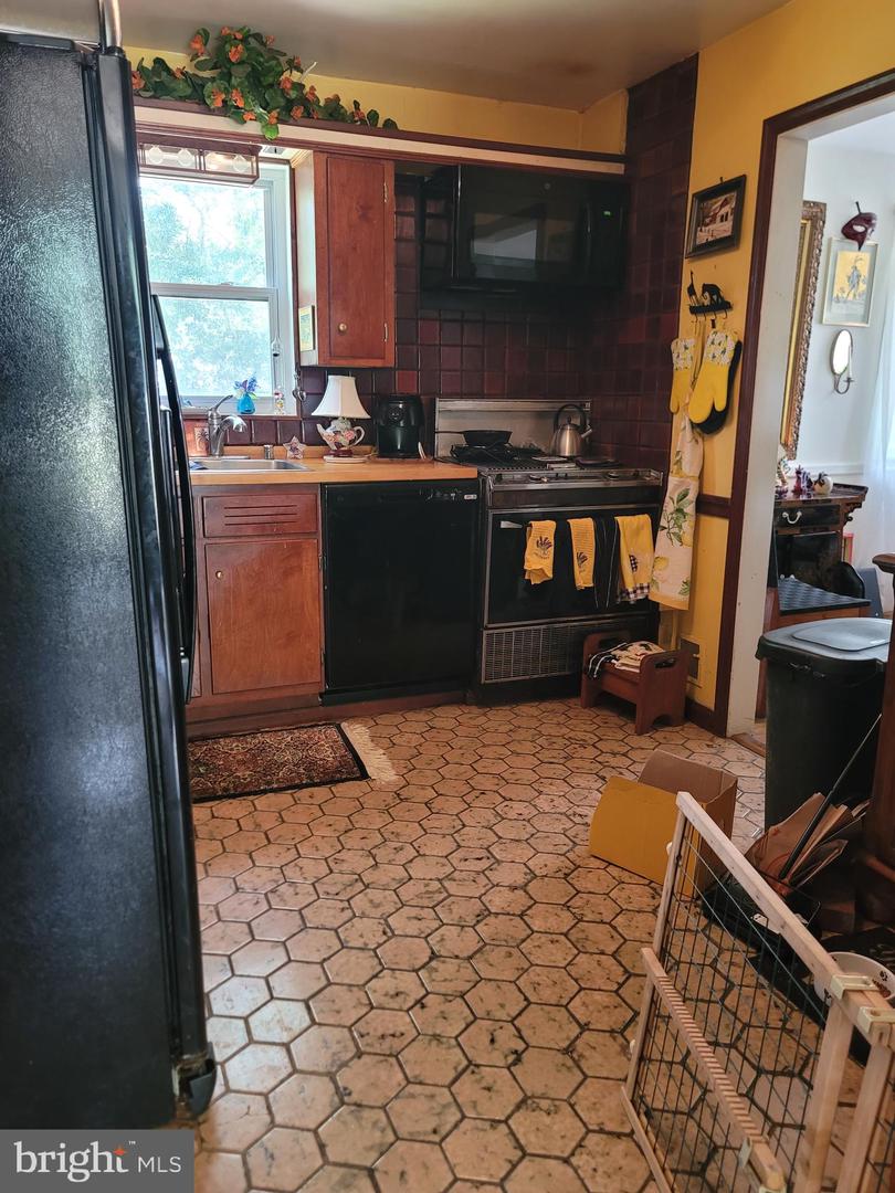 6910 GILBERT ST, SPRINGFIELD, Virginia 22150, 3 Bedrooms Bedrooms, 7 Rooms Rooms,2 BathroomsBathrooms,Residential,For sale,6910 GILBERT ST,VAFX2253464 MLS # VAFX2253464