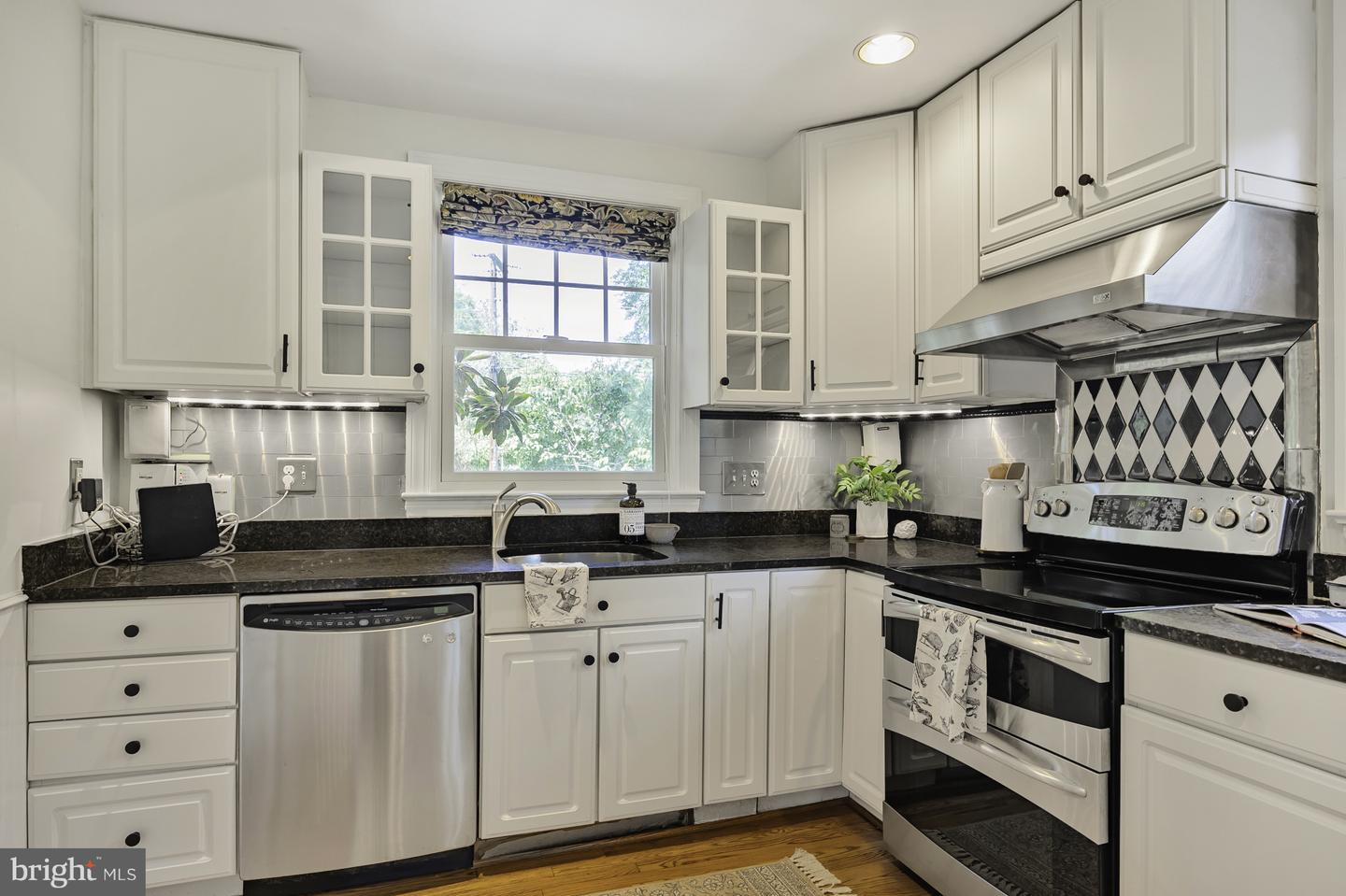 6103 WOODMONT RD, ALEXANDRIA, Virginia 22307, 5 Bedrooms Bedrooms, ,4 BathroomsBathrooms,Residential,For sale,6103 WOODMONT RD,VAFX2253522 MLS # VAFX2253522