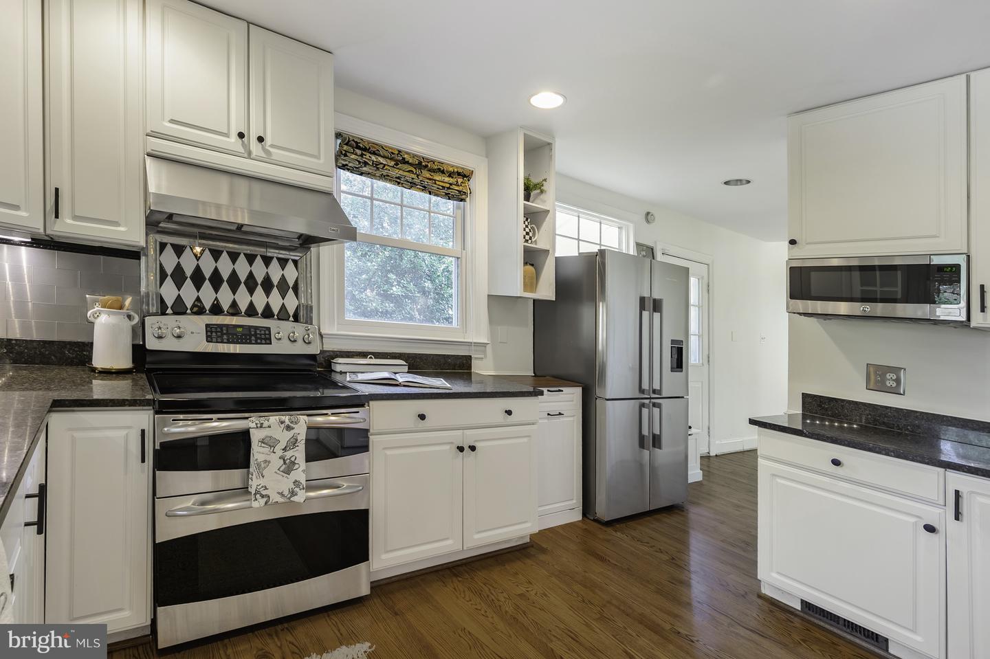 6103 WOODMONT RD, ALEXANDRIA, Virginia 22307, 5 Bedrooms Bedrooms, ,4 BathroomsBathrooms,Residential,For sale,6103 WOODMONT RD,VAFX2253522 MLS # VAFX2253522