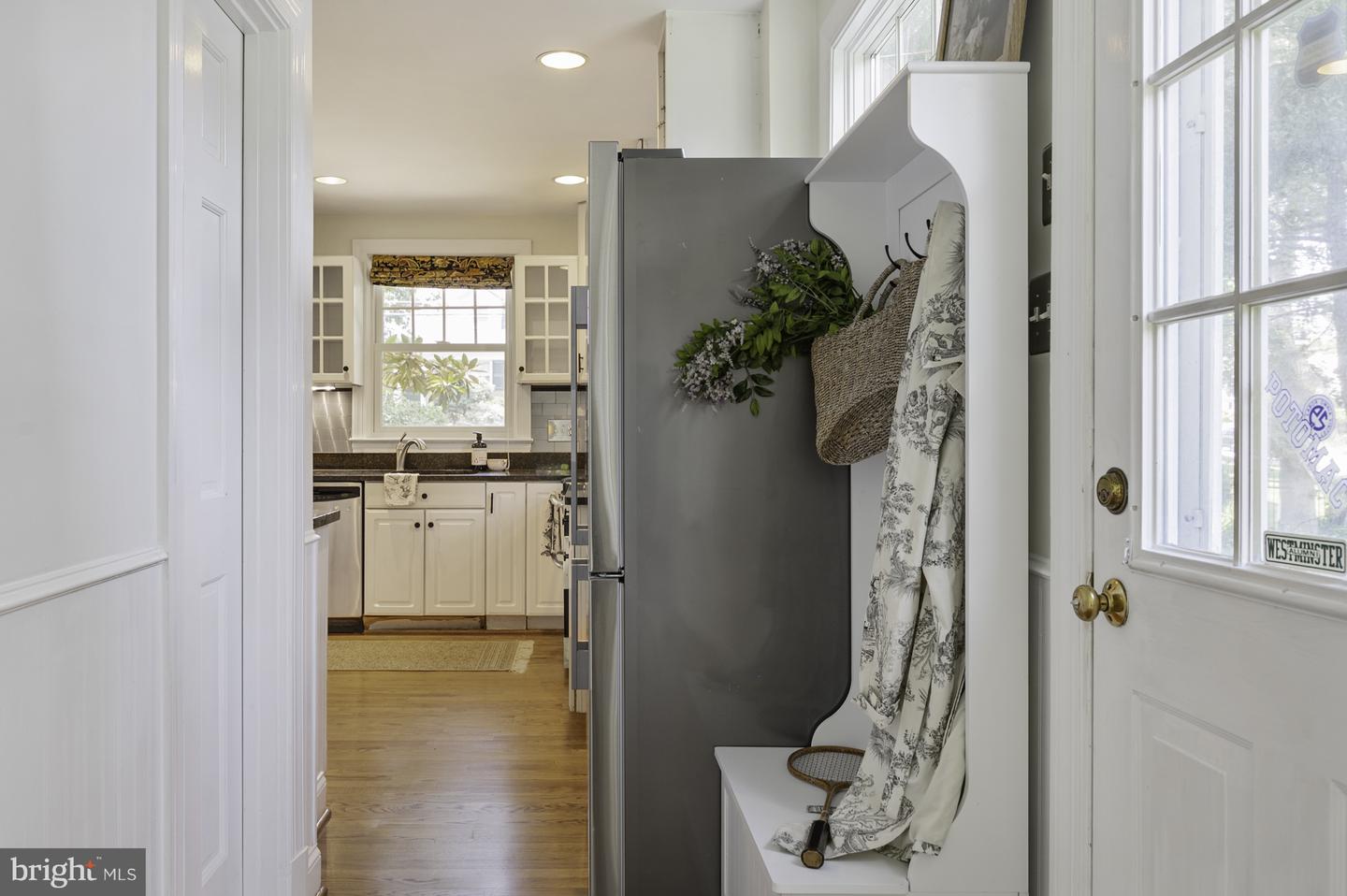 6103 WOODMONT RD, ALEXANDRIA, Virginia 22307, 5 Bedrooms Bedrooms, ,4 BathroomsBathrooms,Residential,For sale,6103 WOODMONT RD,VAFX2253522 MLS # VAFX2253522