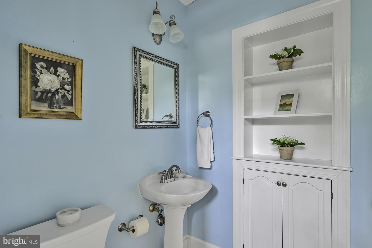 6103 WOODMONT RD, ALEXANDRIA, Virginia 22307, 5 Bedrooms Bedrooms, ,4 BathroomsBathrooms,Residential,For sale,6103 WOODMONT RD,VAFX2253522 MLS # VAFX2253522