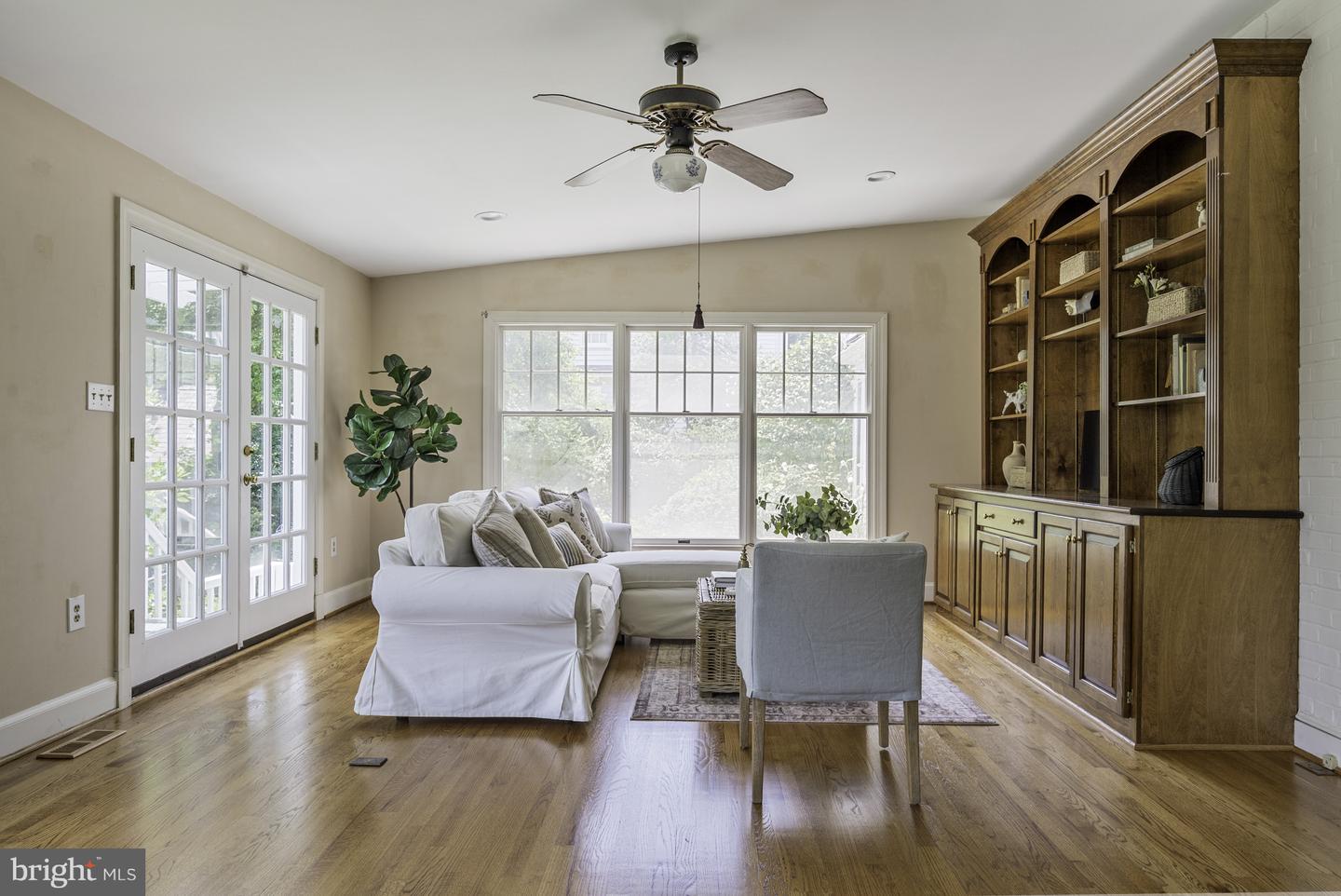 6103 WOODMONT RD, ALEXANDRIA, Virginia 22307, 5 Bedrooms Bedrooms, ,4 BathroomsBathrooms,Residential,For sale,6103 WOODMONT RD,VAFX2253522 MLS # VAFX2253522