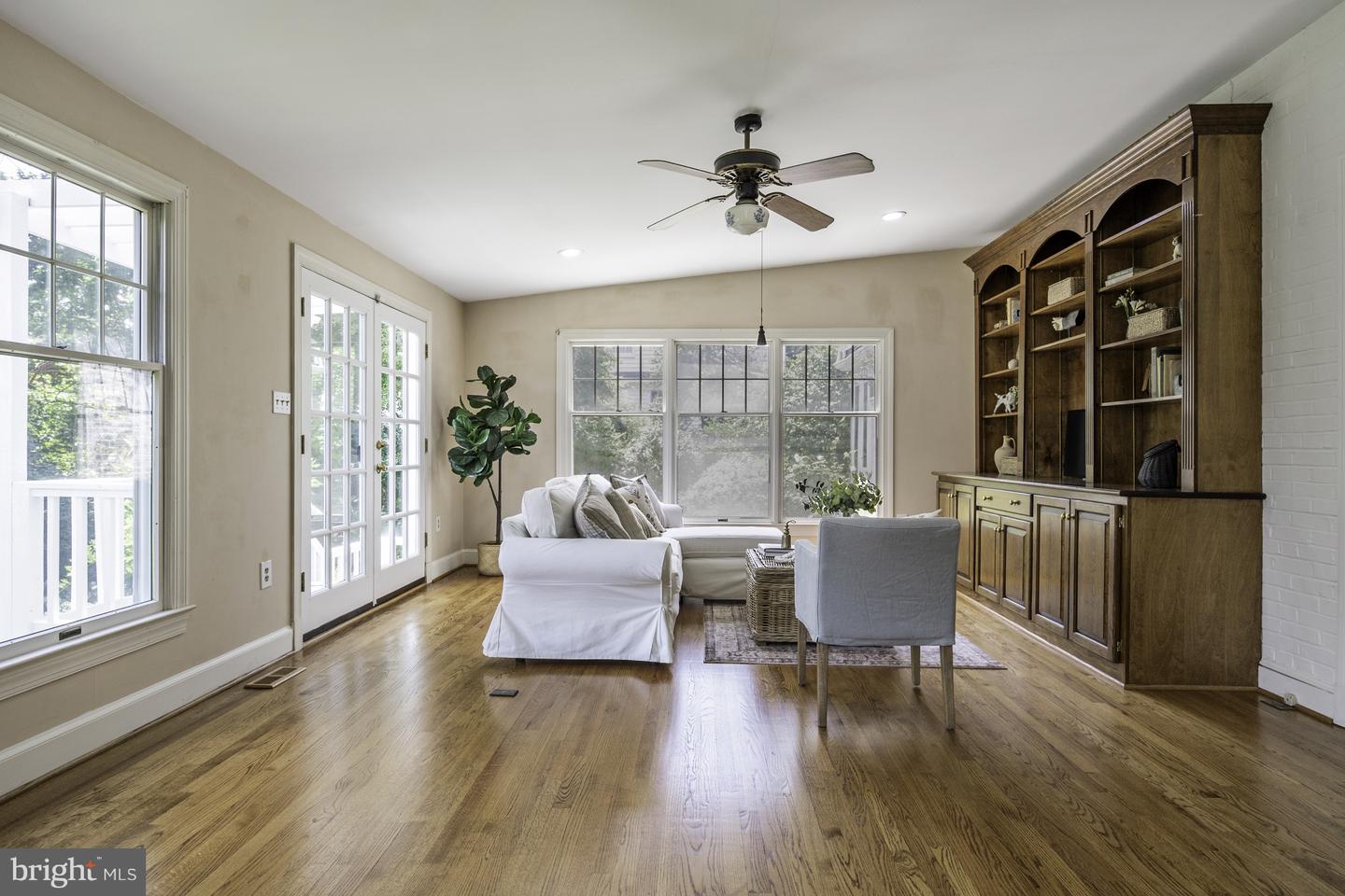6103 WOODMONT RD, ALEXANDRIA, Virginia 22307, 5 Bedrooms Bedrooms, ,4 BathroomsBathrooms,Residential,For sale,6103 WOODMONT RD,VAFX2253522 MLS # VAFX2253522