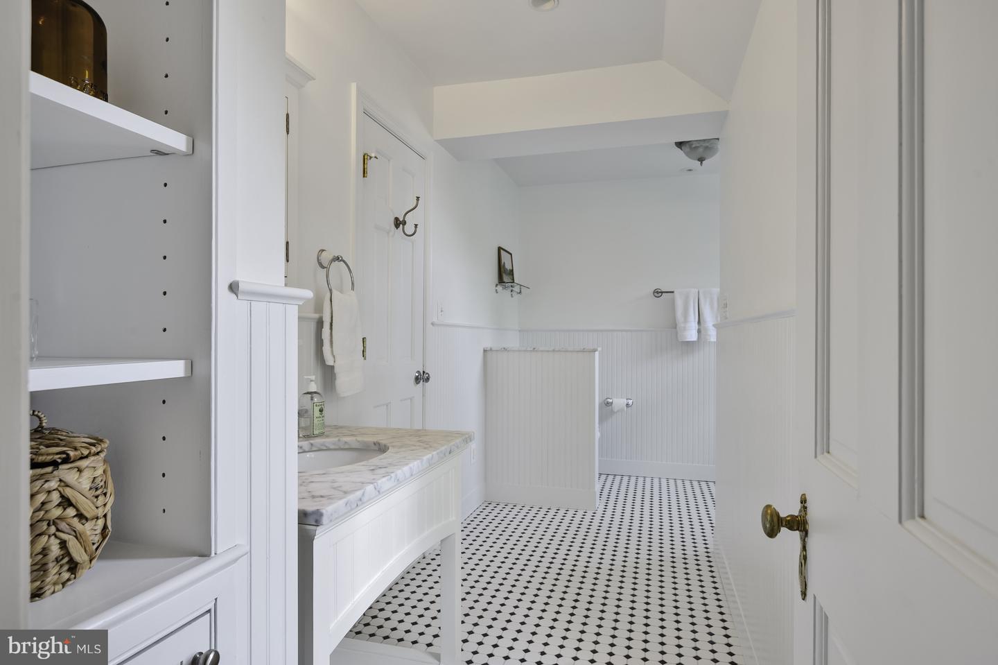 6103 WOODMONT RD, ALEXANDRIA, Virginia 22307, 5 Bedrooms Bedrooms, ,4 BathroomsBathrooms,Residential,For sale,6103 WOODMONT RD,VAFX2253522 MLS # VAFX2253522