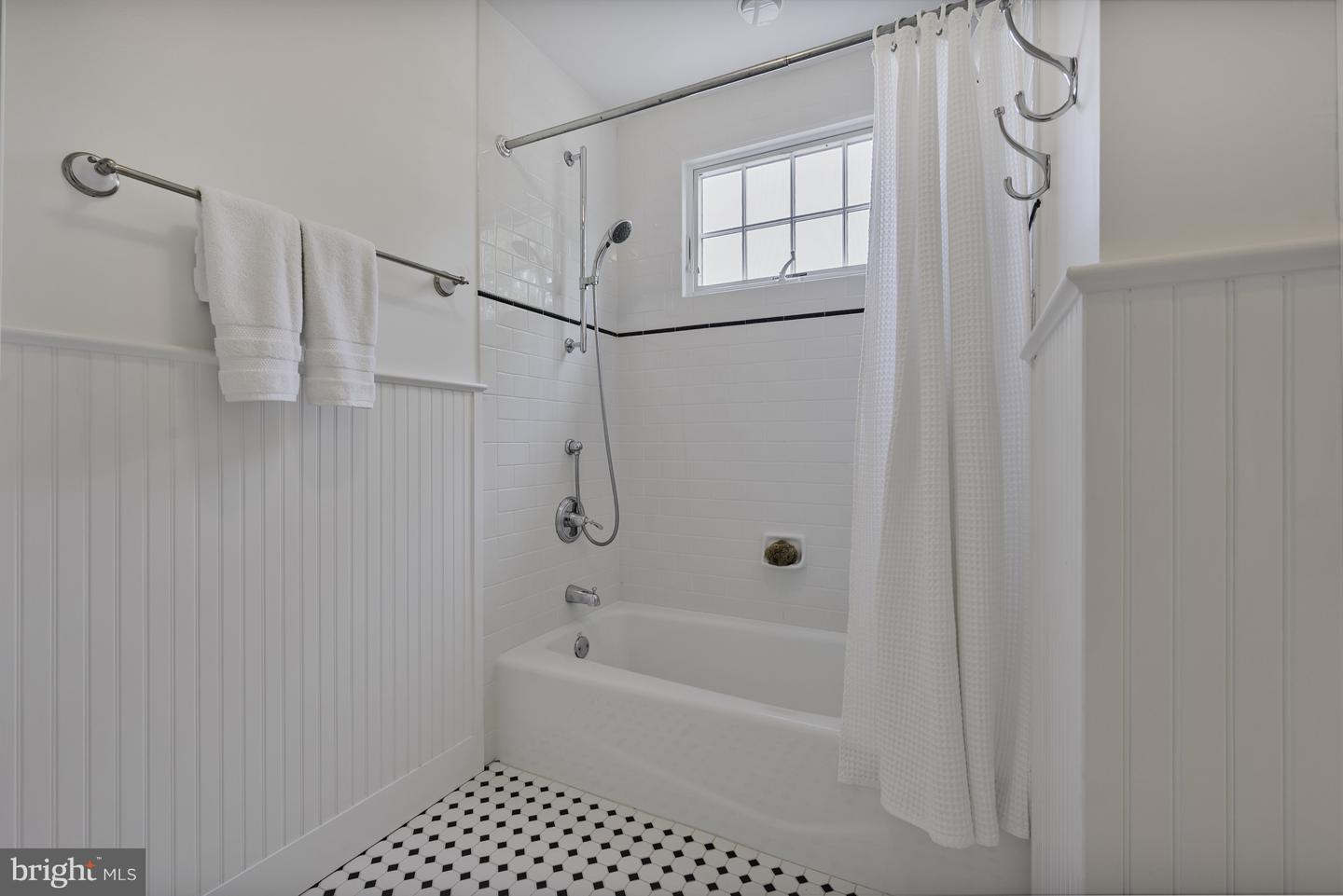 6103 WOODMONT RD, ALEXANDRIA, Virginia 22307, 5 Bedrooms Bedrooms, ,4 BathroomsBathrooms,Residential,For sale,6103 WOODMONT RD,VAFX2253522 MLS # VAFX2253522