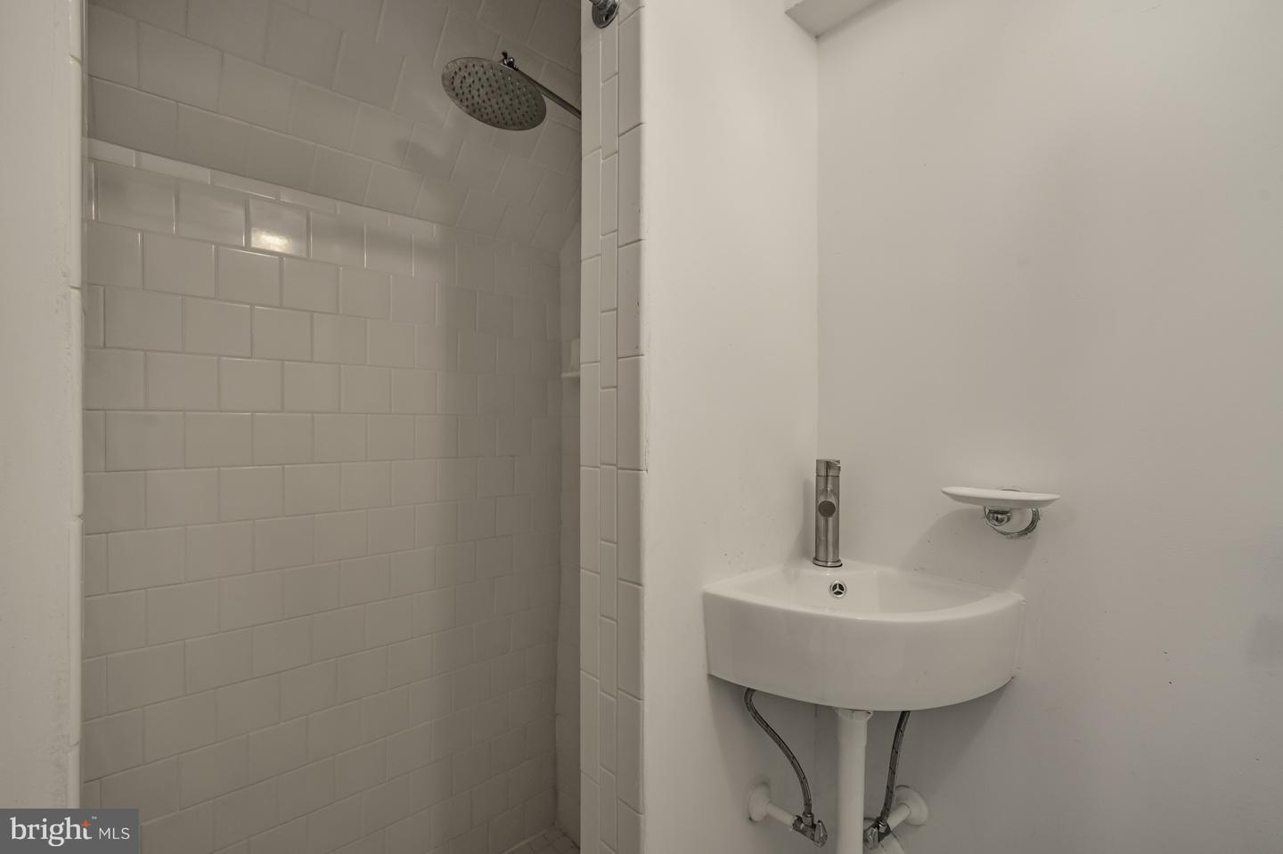 6103 WOODMONT RD, ALEXANDRIA, Virginia 22307, 5 Bedrooms Bedrooms, ,4 BathroomsBathrooms,Residential,For sale,6103 WOODMONT RD,VAFX2253522 MLS # VAFX2253522