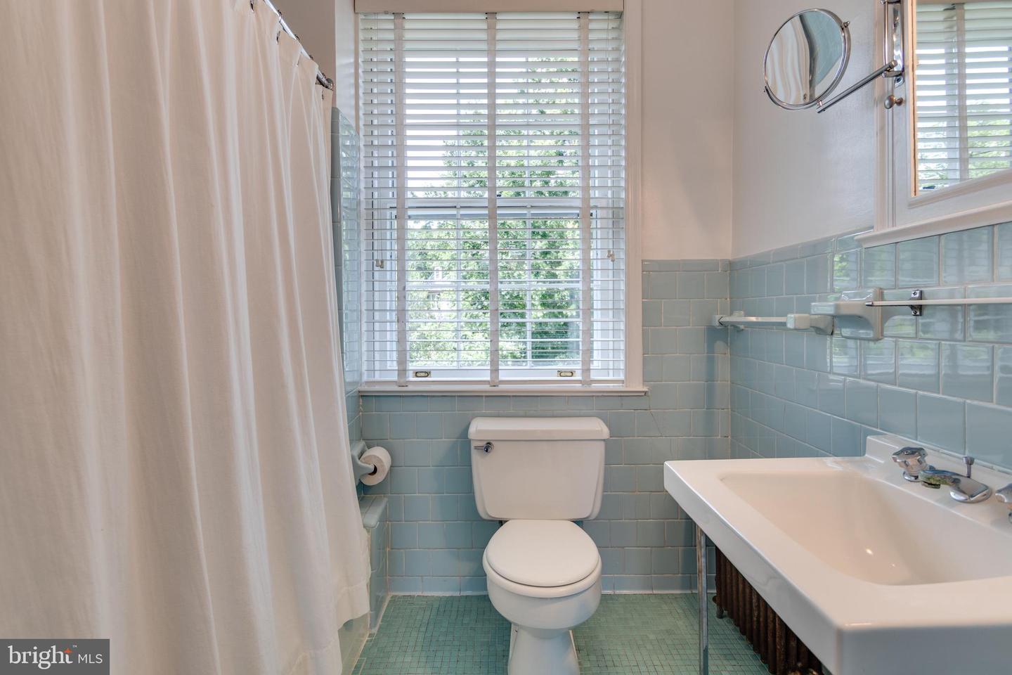 206 N VIEW TER, ALEXANDRIA, Virginia 22301, 4 Bedrooms Bedrooms, ,3 BathroomsBathrooms,Residential,For sale,206 N VIEW TER,VAAX2047250 MLS # VAAX2047250