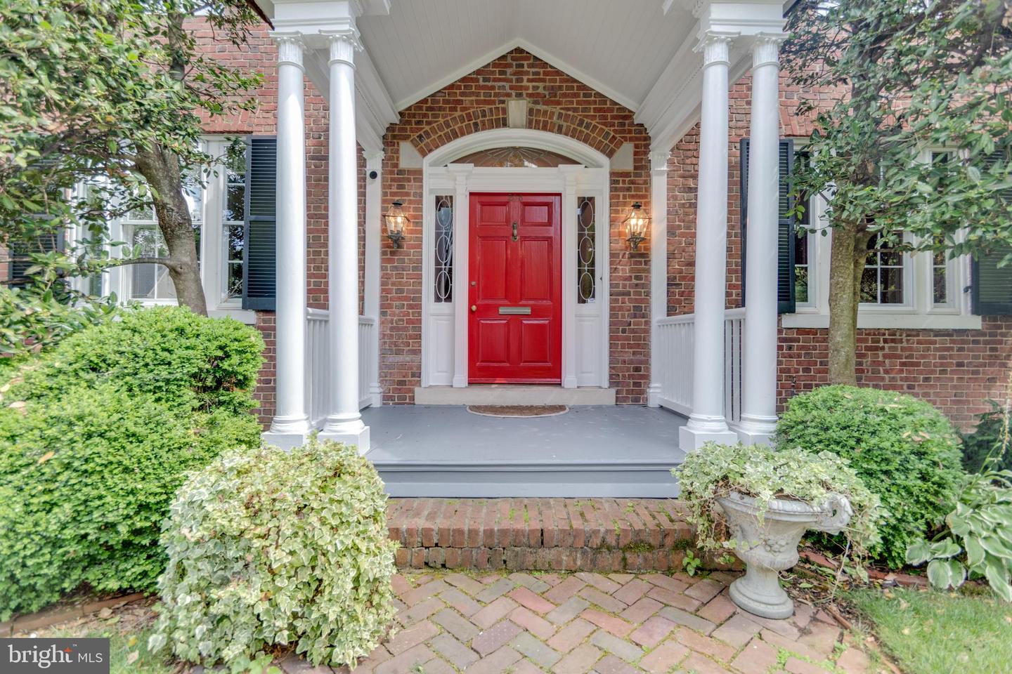 206 N VIEW TER, ALEXANDRIA, Virginia 22301, 4 Bedrooms Bedrooms, ,3 BathroomsBathrooms,Residential,For sale,206 N VIEW TER,VAAX2047250 MLS # VAAX2047250
