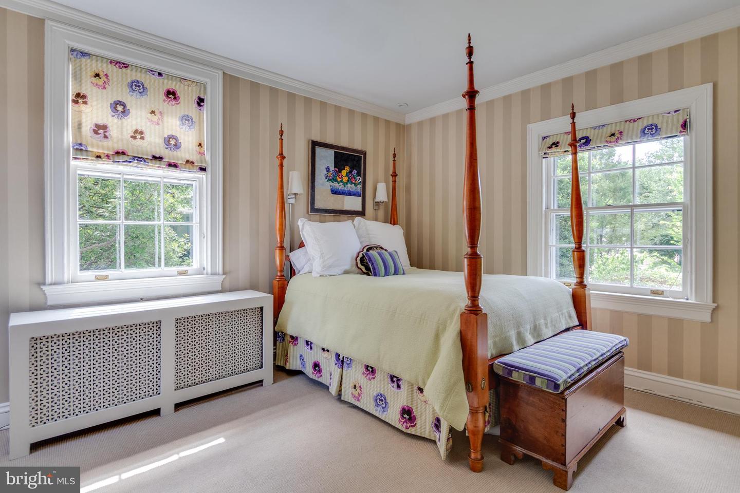 206 N VIEW TER, ALEXANDRIA, Virginia 22301, 4 Bedrooms Bedrooms, ,3 BathroomsBathrooms,Residential,For sale,206 N VIEW TER,VAAX2047250 MLS # VAAX2047250