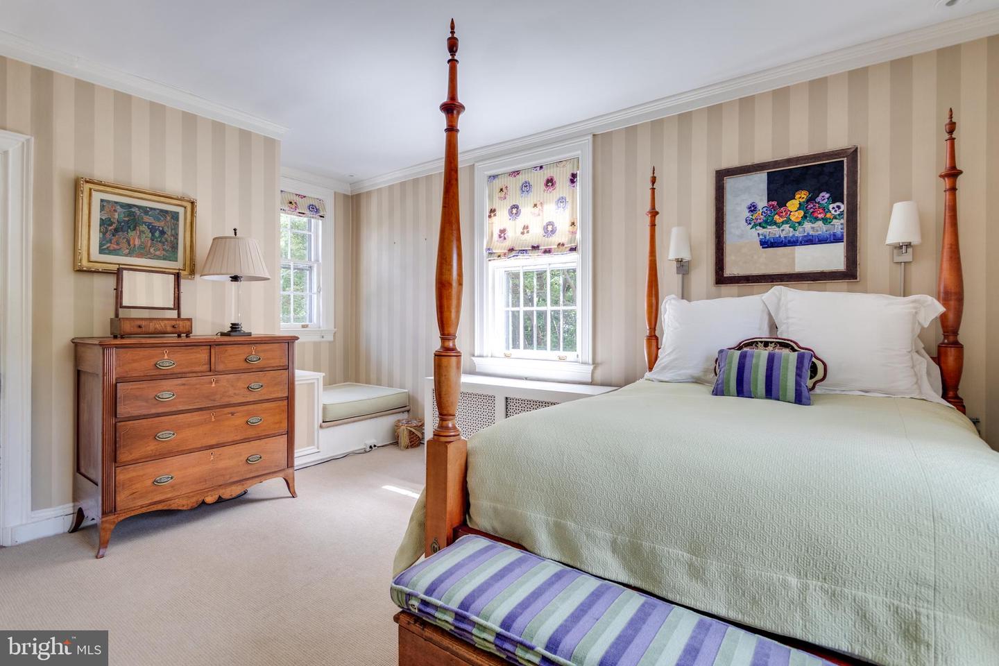 206 N VIEW TER, ALEXANDRIA, Virginia 22301, 4 Bedrooms Bedrooms, ,3 BathroomsBathrooms,Residential,For sale,206 N VIEW TER,VAAX2047250 MLS # VAAX2047250