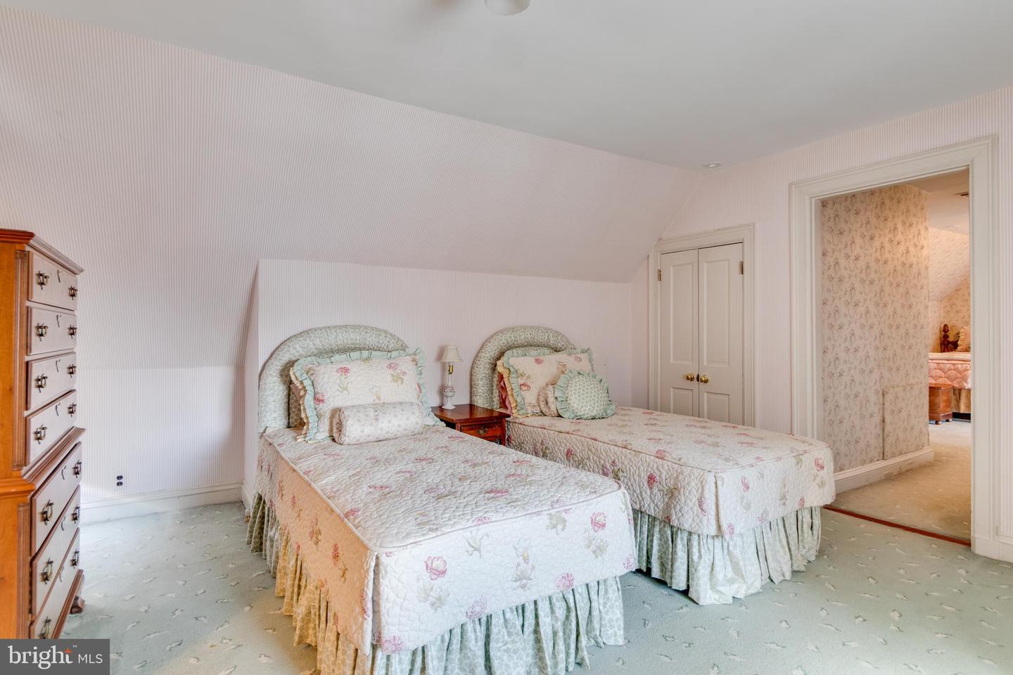 206 N VIEW TER, ALEXANDRIA, Virginia 22301, 4 Bedrooms Bedrooms, ,3 BathroomsBathrooms,Residential,For sale,206 N VIEW TER,VAAX2047250 MLS # VAAX2047250