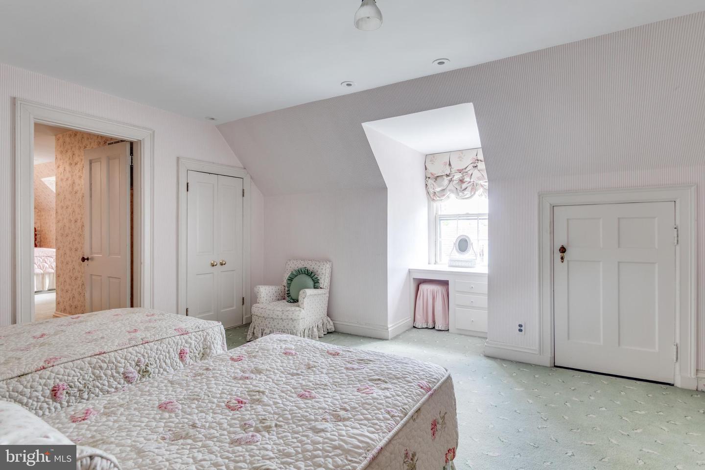 206 N VIEW TER, ALEXANDRIA, Virginia 22301, 4 Bedrooms Bedrooms, ,3 BathroomsBathrooms,Residential,For sale,206 N VIEW TER,VAAX2047250 MLS # VAAX2047250