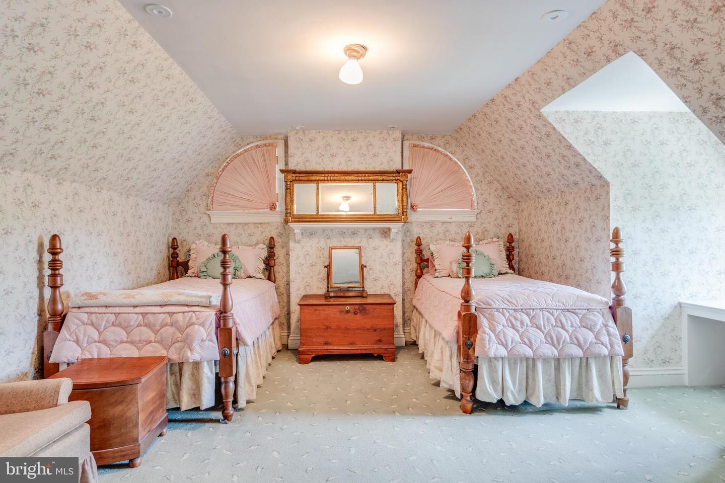 206 N VIEW TER, ALEXANDRIA, Virginia 22301, 4 Bedrooms Bedrooms, ,3 BathroomsBathrooms,Residential,For sale,206 N VIEW TER,VAAX2047250 MLS # VAAX2047250