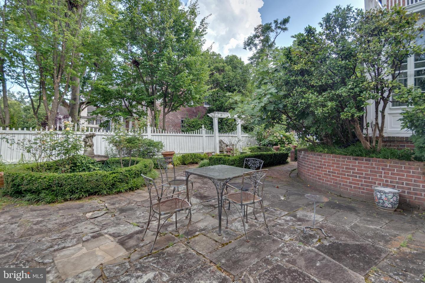 206 N VIEW TER, ALEXANDRIA, Virginia 22301, 4 Bedrooms Bedrooms, ,3 BathroomsBathrooms,Residential,For sale,206 N VIEW TER,VAAX2047250 MLS # VAAX2047250