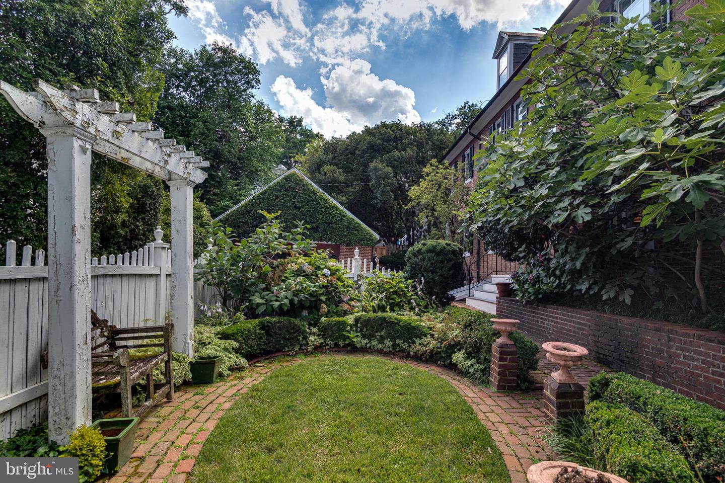 206 N VIEW TER, ALEXANDRIA, Virginia 22301, 4 Bedrooms Bedrooms, ,3 BathroomsBathrooms,Residential,For sale,206 N VIEW TER,VAAX2047250 MLS # VAAX2047250