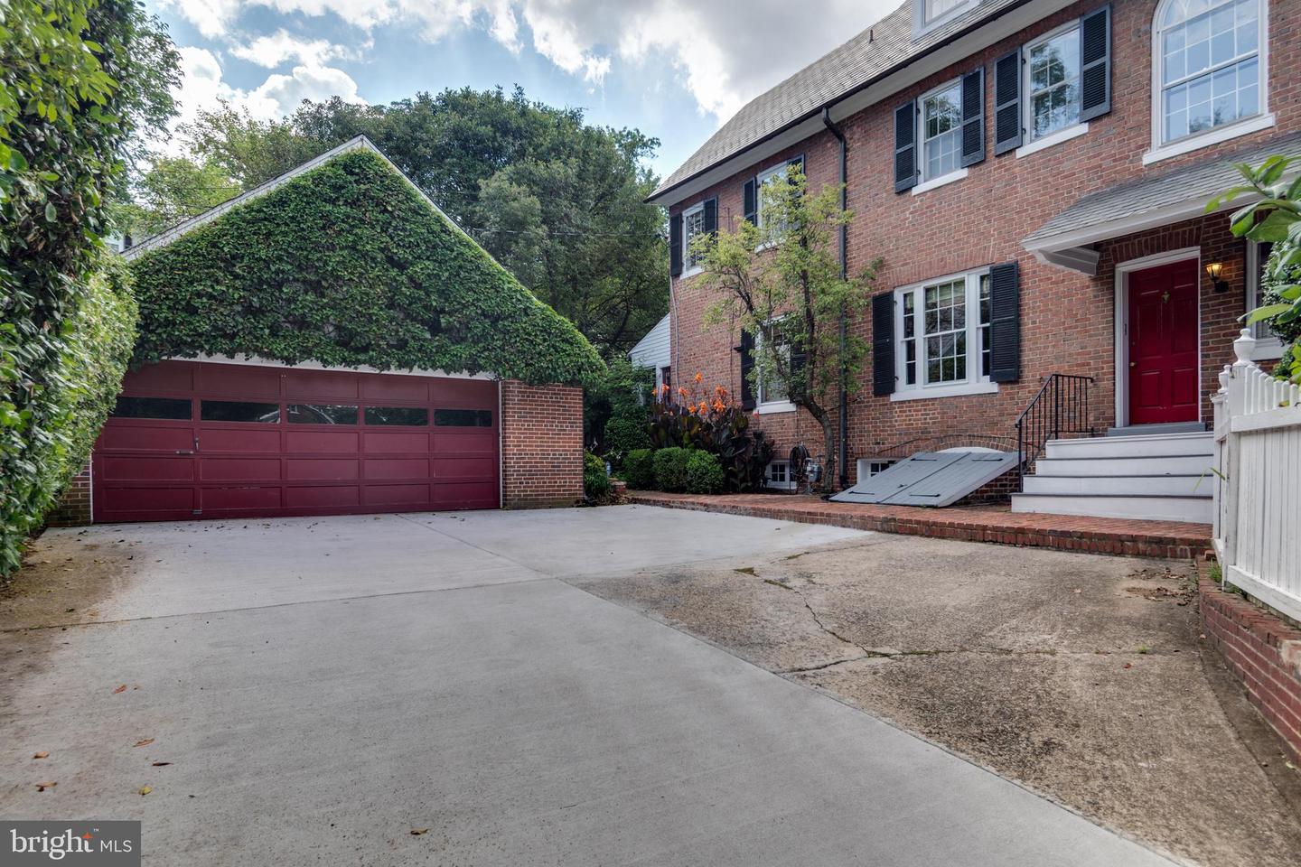 206 N VIEW TER, ALEXANDRIA, Virginia 22301, 4 Bedrooms Bedrooms, ,3 BathroomsBathrooms,Residential,For sale,206 N VIEW TER,VAAX2047250 MLS # VAAX2047250