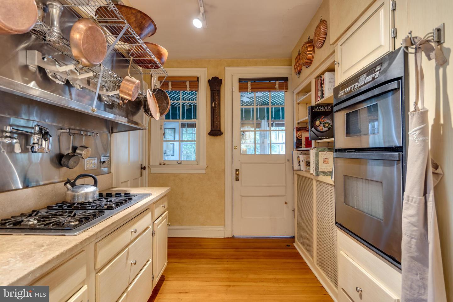 206 N VIEW TER, ALEXANDRIA, Virginia 22301, 4 Bedrooms Bedrooms, ,3 BathroomsBathrooms,Residential,For sale,206 N VIEW TER,VAAX2047250 MLS # VAAX2047250
