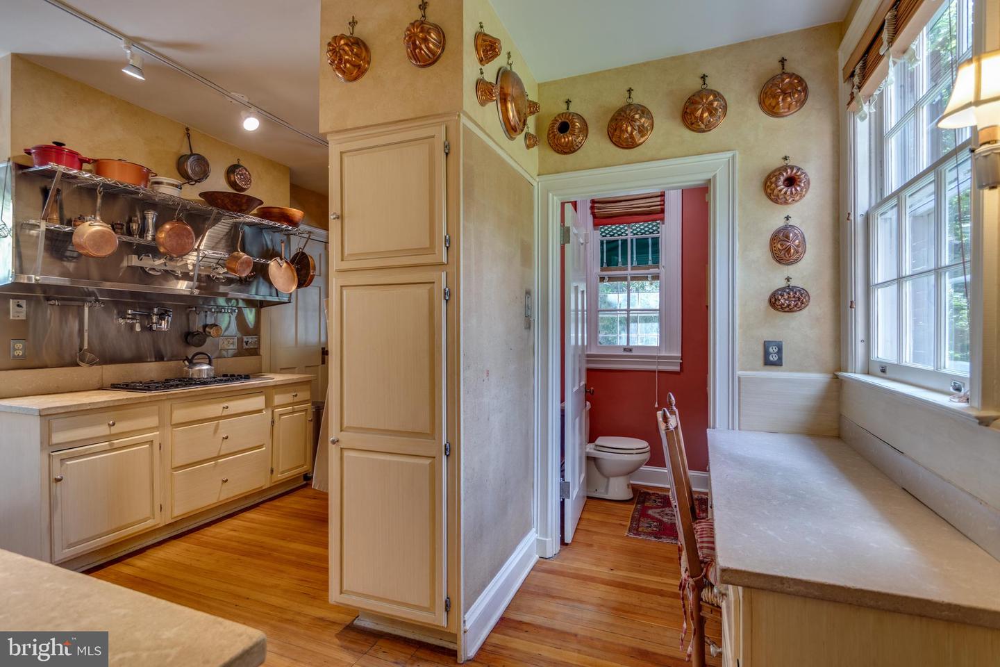 206 N VIEW TER, ALEXANDRIA, Virginia 22301, 4 Bedrooms Bedrooms, ,3 BathroomsBathrooms,Residential,For sale,206 N VIEW TER,VAAX2047250 MLS # VAAX2047250